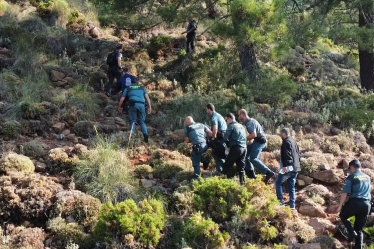 La Guardia Civil localiza y rescata a una mujer que se desorientó tras un accidente en Igualeja