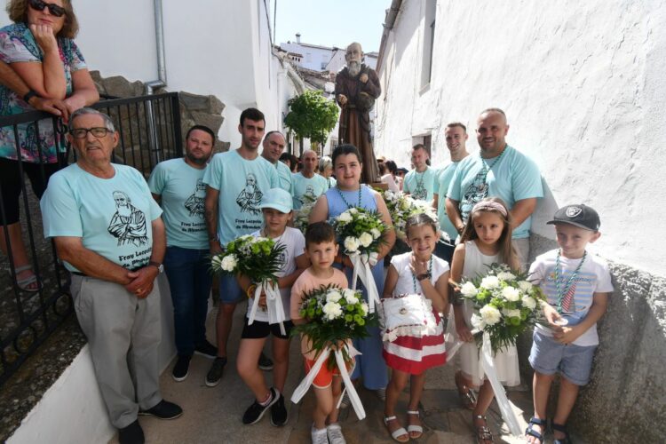 Cientos de personas se desplazaron hasta Alpandeire para celebrar el 159 aniversario de Fray Leopoldo