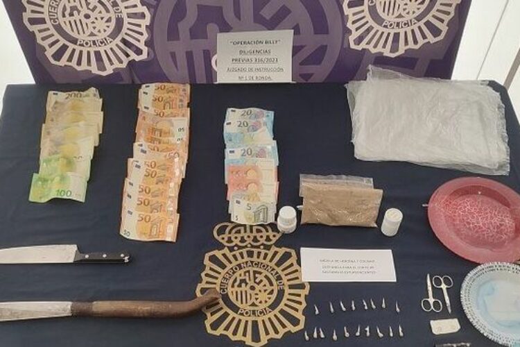 La Policía Nacional desmantela un punto de venta de droga y detiene a sus tres integrantes