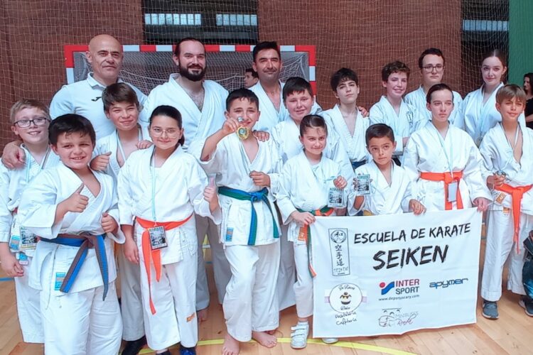 Los alumnos de la Escuela de Kárate Seiken se traen siete medallas del Trofeo Carranque de Málaga