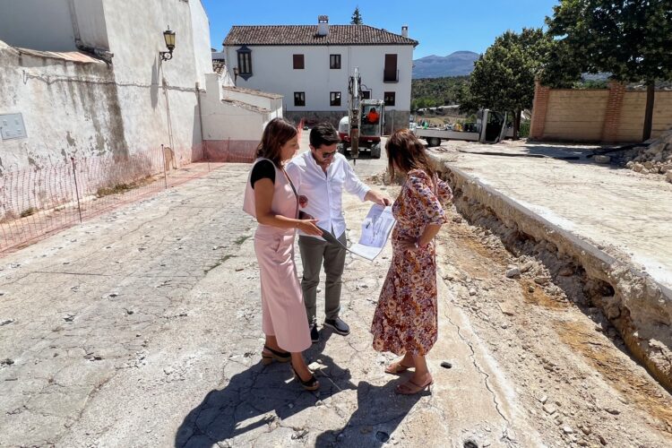 El Ayuntamiento remodela la plaza del Llanete del barrio de San Francisco