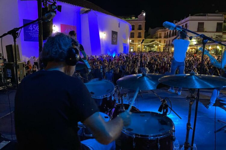 La Noche en Blanco volvió a concentrar a miles de rondeños y visitantes en el centro y casco histórico de Ronda