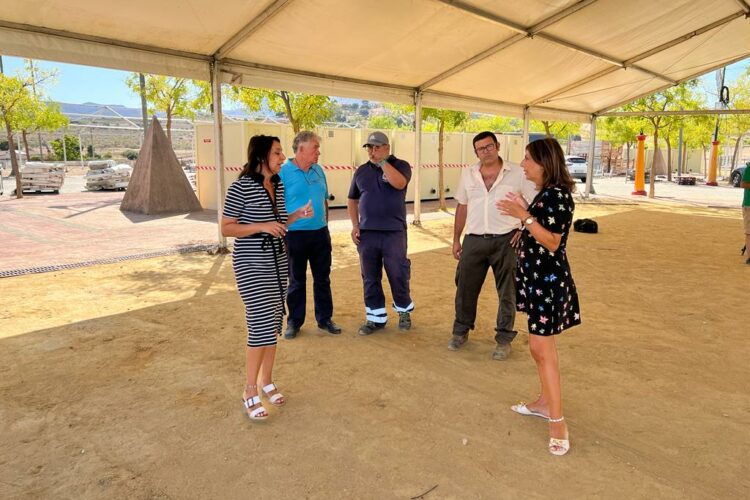 Comienza la instalación del Real de Feria ‘Ángel Harillo’ donde se situarán 17 casetas y las atracciones infantiles