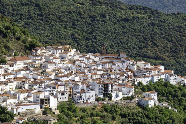 Descubre la localidad de Algatocín a través de sus leyendas