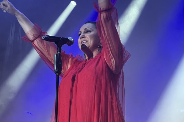 Niña Pastori presentó su nuevo trabajo ‘Camino’ ante un público entregado a sus canciones