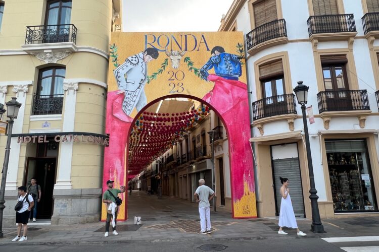 Ronda ya luce su portada en la Feria del Centro