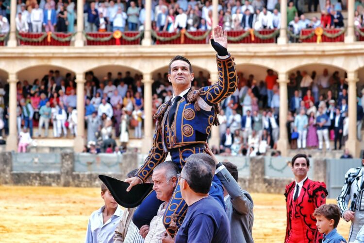 Manzanares logra dos orejas en la Goyesca de Ronda con toros que apenas dieron juego