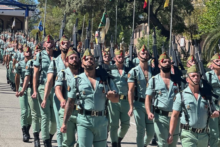 La Legión celebra el 103 aniversario de su fundación con una formación militar y numeroso público