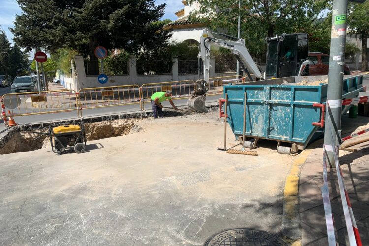 Construyen una conducción de aguas para garantizar el suministro de la ciudad en caso de que se averíe la principal