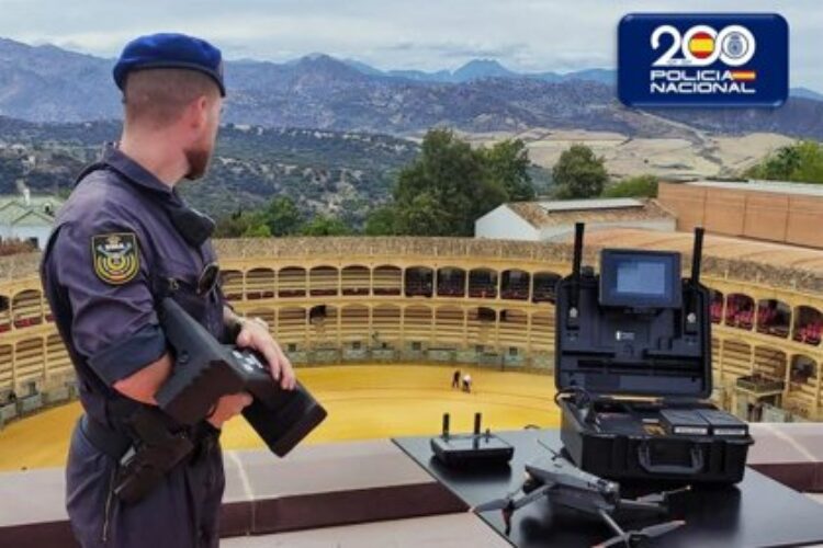 Neutralizan tres drones que sobrevolaban sin autorización la plaza de toros durante la Feria