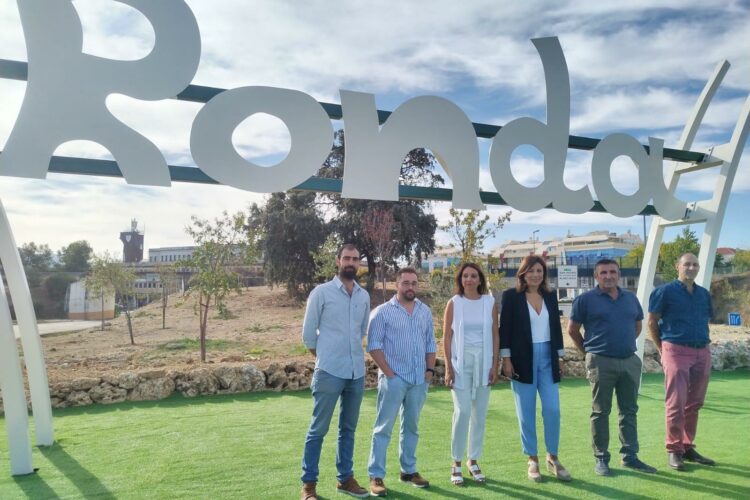 Acondicionan la entrada a la ciudad por la carretera de Málaga