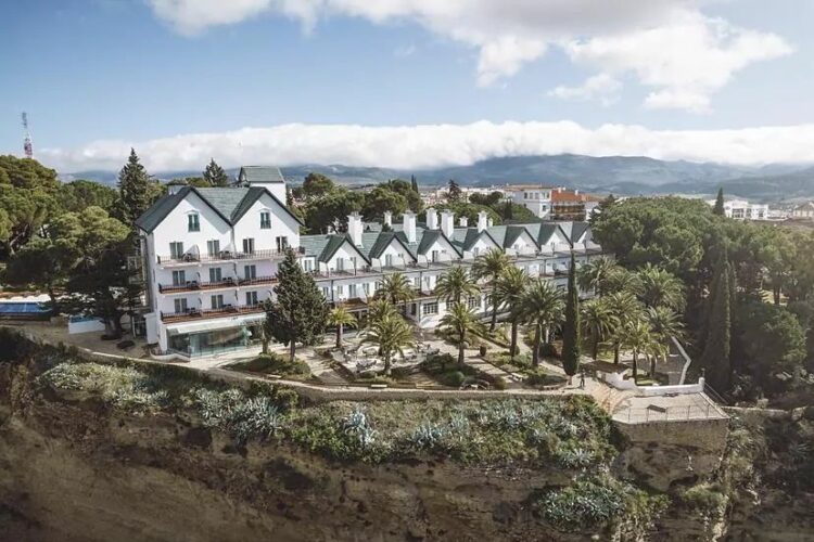 La cadena Catalonia compra el Hotel Reina Victoria y el de Ronda centro