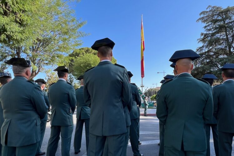 La Guardia Civil de Ronda celebra su Patrona, la Virgen del Pilar, con un homenaje a la bandera de España