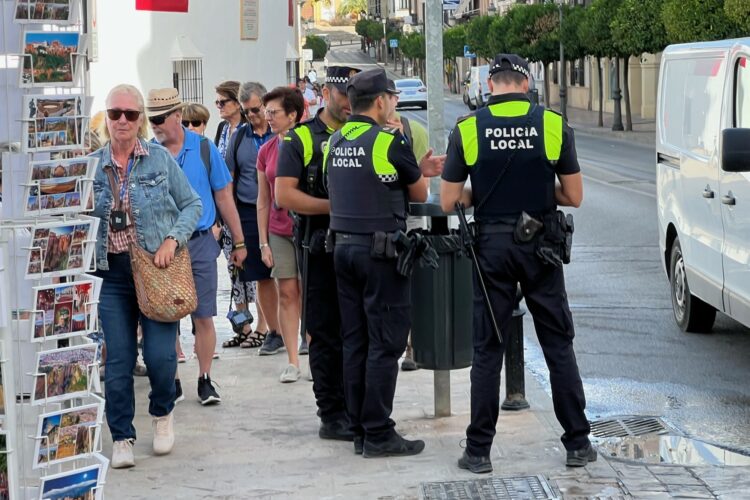 La Policía Local detiene a un joven tras robar en un comercio del centro y amenazar a sus empleados con una navaja