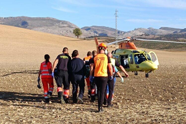 Un parapentista sufre diferentes heridas tras realizar un aterrizaje de emergencia junto al recinto ferial de Ronda