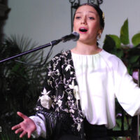 Las jóvenes promesas del cante Inmaculada López y Lucía Barranco se dieron cita en la Peña Flamenca de Ronda