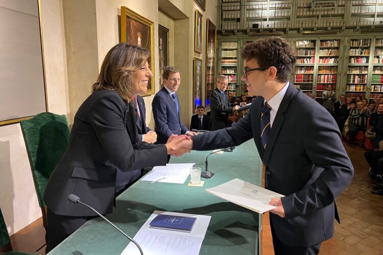 Cien estudiantes son reconocidos con las becas y premios de la Real Maestranza de Caballería de Ronda