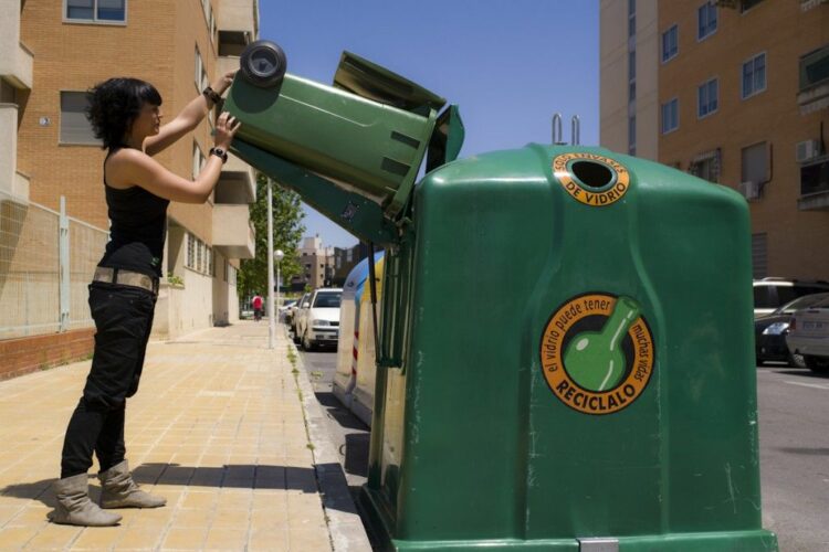 La Concejalía de Medio Ambiente pone en marcha una campaña para que los bares reciclen los envases de vidrio