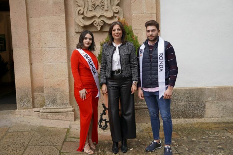 Lucía Gómez, candidata por Ronda a Miss Málaga, recibe el apoyo del Ayuntamiento