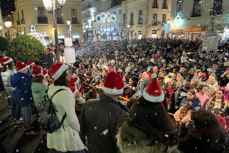 Ronda se viste de Navidad con el encendido del alumbrado artístico