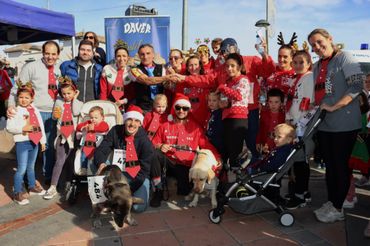 Más de 300 personas despiden el año con la tradicional carrera de ‘San Corbata’