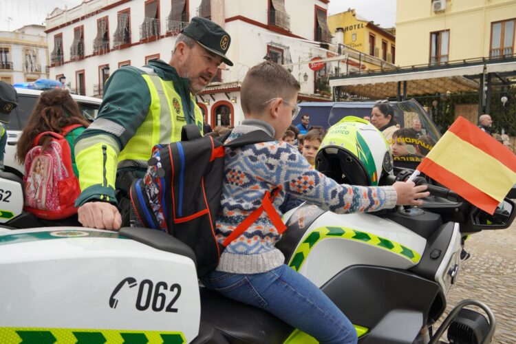 Más de 300 escolares rondeños participan en los actos de la Constitución Española