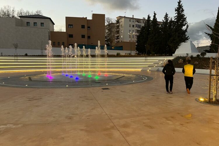 El Ayuntamiento inaugura la nueva plaza de Tobalo, en la Cruz de San Jorge