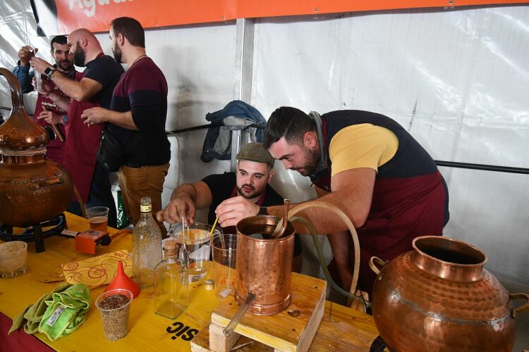 Jubrique despidió el año con su tradicional concurso de aguardiente