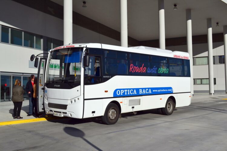 Los nuevos autobuses urbanos ampliarán los horarios y las rutas entre barriadas