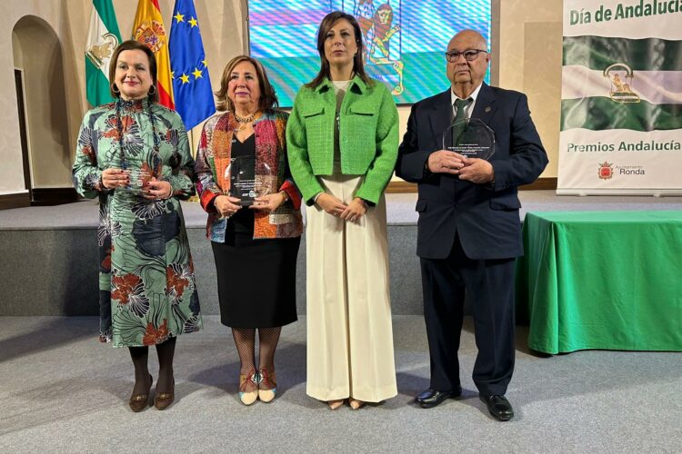 Ronda concede los premios Día de Andalucía a Margarita Pavía, AROAL y a la Peña Flamenca