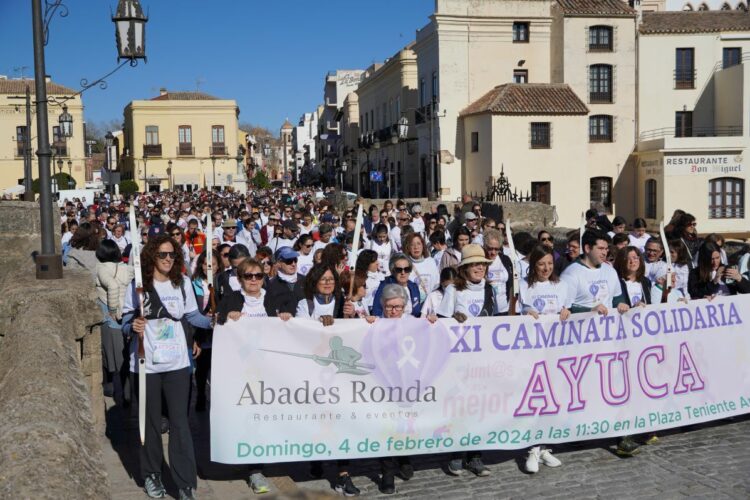 Más de 2.000  personas participan en la XI Marcha Solidaria contra el cáncer