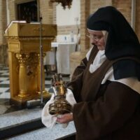 Peregrinos de todo el mundo siguen llevando a Ronda para visitar la mano de Santa Teresa