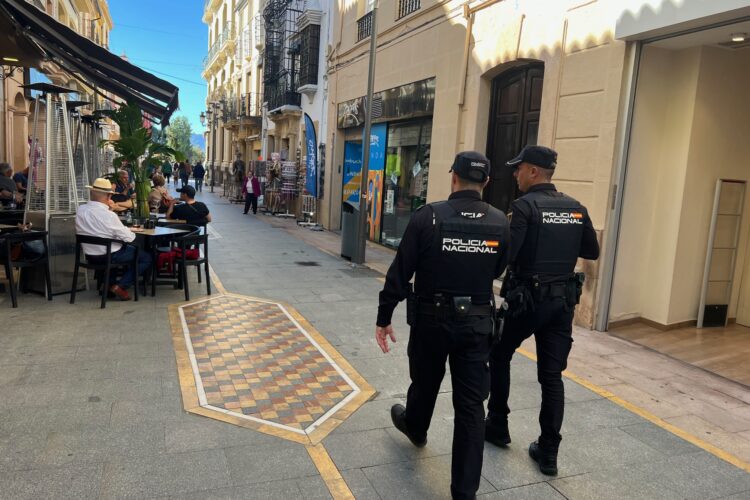 Los comerciantes trasladan a la Comisaría su preocupación ante la oleada de robos en establecimientos de Ronda