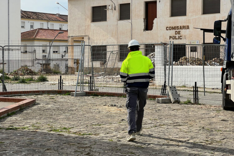 Detienen a un ladrón cuando intentaba robar los cables de cobre de la abandonada Comisaría de Policía