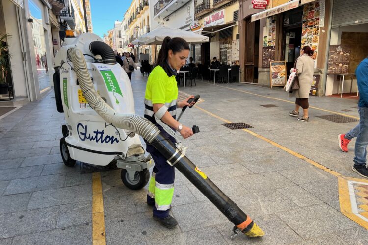 Soliarsa convoca cinco plazas  de peón de limpieza viaria