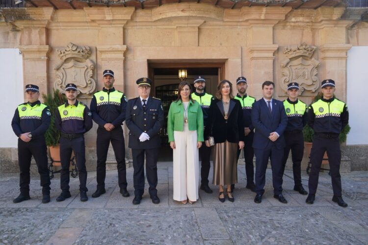 Presentan a los siete nuevos agentes que se incorporarán este año a la Policía Local