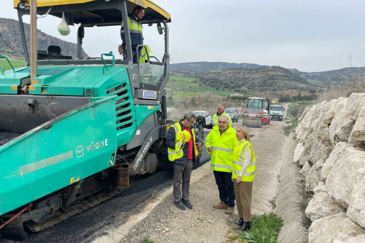 La Diputación de Málaga mejora las dos carreteras de acceso a Benaoján