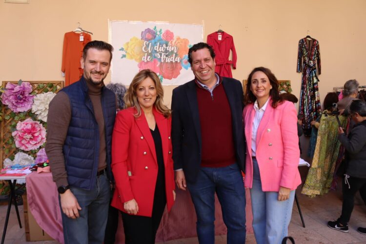 Arranca con gran ambiente la Feria Outlet organizada por los comerciantes rondeños