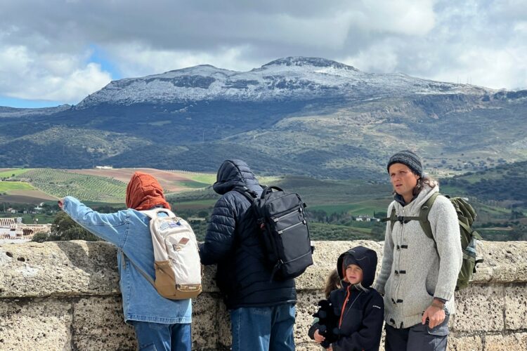 Martes Santo: Nieve en las cumbres y frío en Ronda