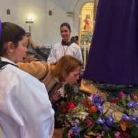Miles de rondeños rinden culto un año más a Padre Jesús en el tradicional y devoto besapié