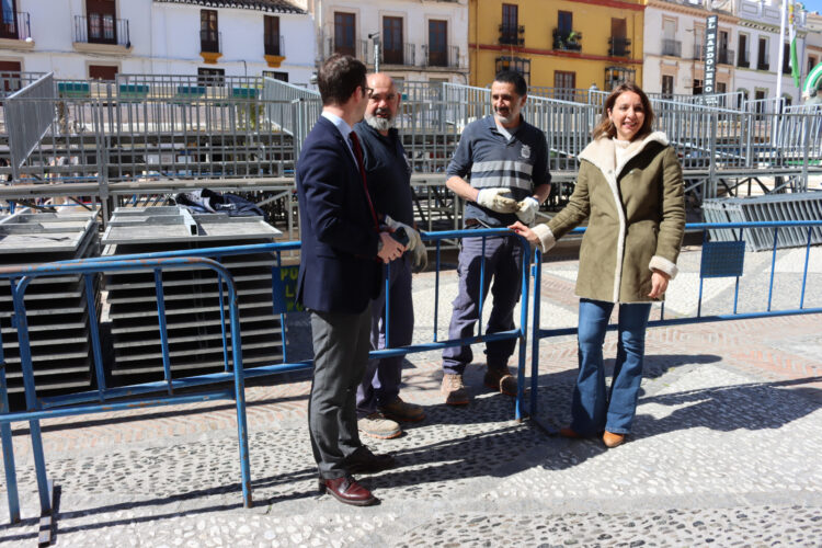 Comienzan los trabajos de instalación de la tribuna de Semana Santa