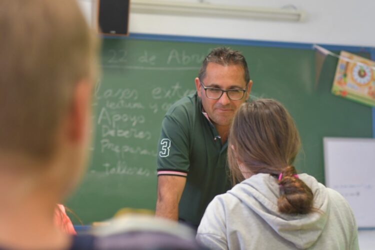 Faraján ofrece clases particulares gratuitas a todos sus vecinos