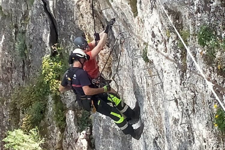 Rescatan a un escalador que quedó atrapado en la vía ferrata de Gaucín