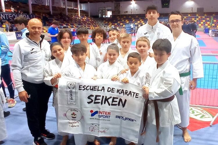 Los karatecas de la Escuela Seiken se traen cuatro medallas del Torneo de Antequera