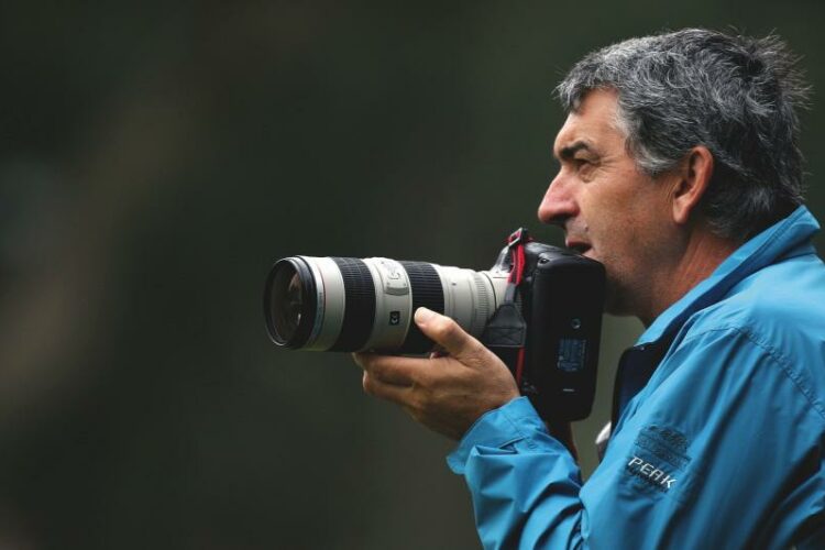 El fotoperiodista rondeño Rafael Díaz recibe la Medalla del Ateneo de Málaga