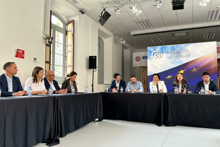 Los alcaldes malagueños del PP firman un manifiesto para reclamar al Gobierno un plan integral de infraestructuras