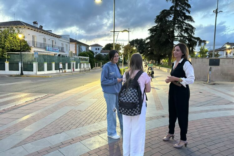 El Ayuntamiento instala puntos de luz de bajo consumo en toda la avenida Martínez Astéin