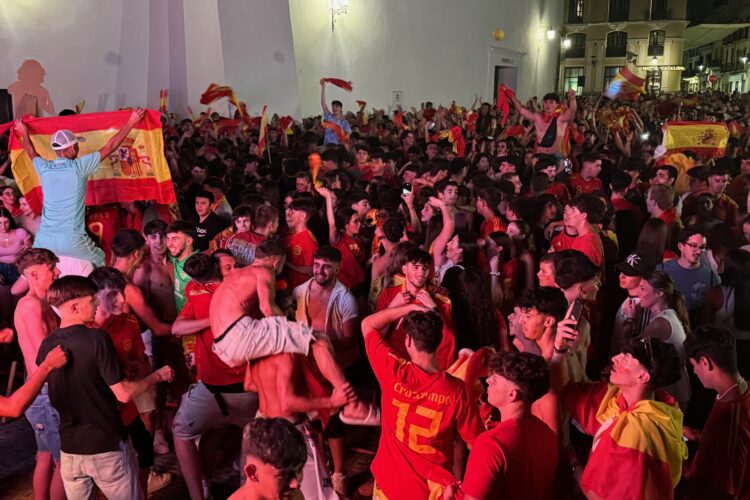 Los rondeños vivieron con una pasión desbordada la victoria de la Selección Española en la Eurocopa