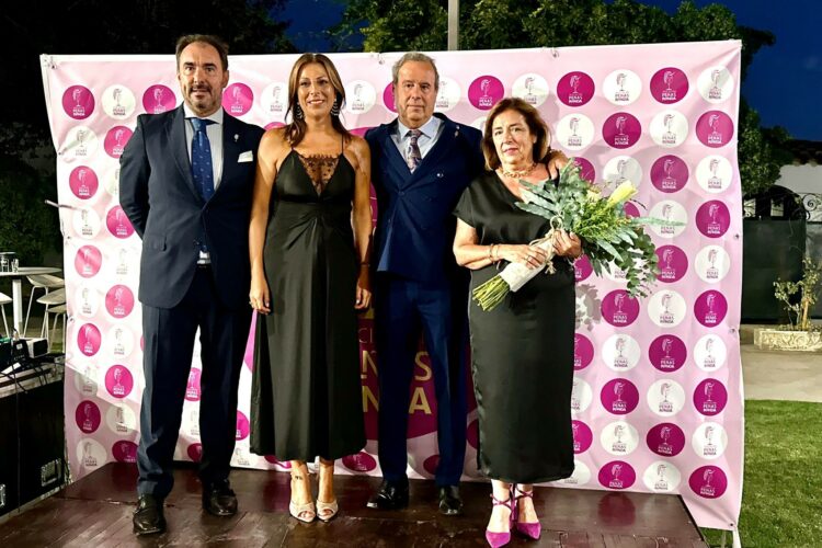 La Asociación de Peñas de Ronda entrega su ‘Escudo de oro’ a Juan Ruiz