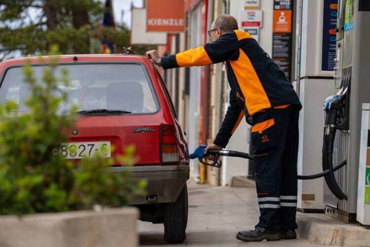 ¿Por qué es tan caro repostar combustible en las gasolineras de Ronda?